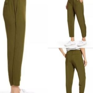 Madewell dolphen hem olive trousers medium sized